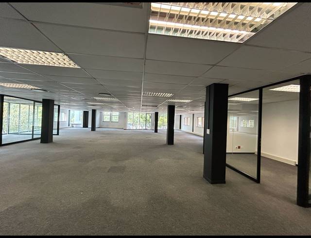 669M² OFFICE TO LET IN BRYANSTON